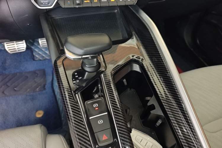 Used Geely Auto Preface 2023 2.0TD Prestige Version Gear Lever