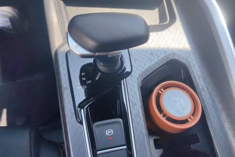 Used Geely Auto Preface 2023 1.5TD Kunlun Edition Gear Lever