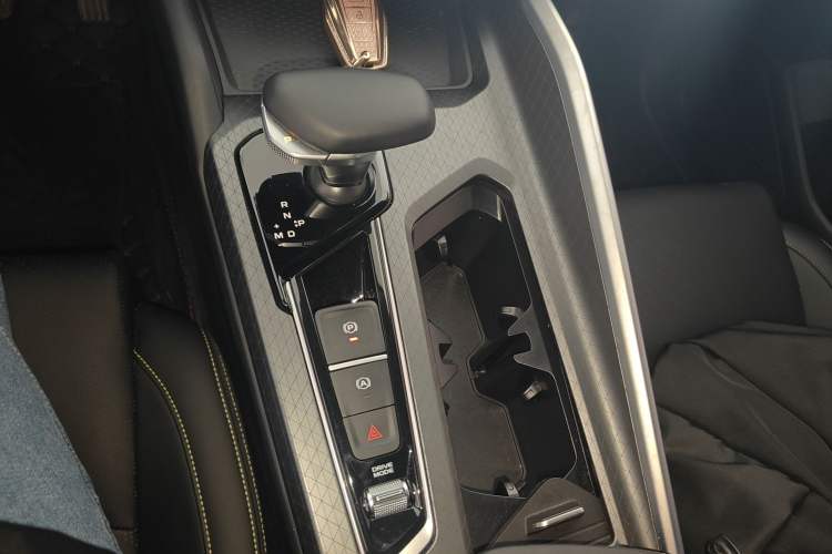 Used Geely Auto Preface 2023 1.5TD Fuyao Version Gear Lever