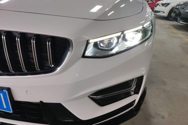 Used Geely Auto Preface 2023 2.0TD "Only This Verdant Green" Edition Left Front Headlight