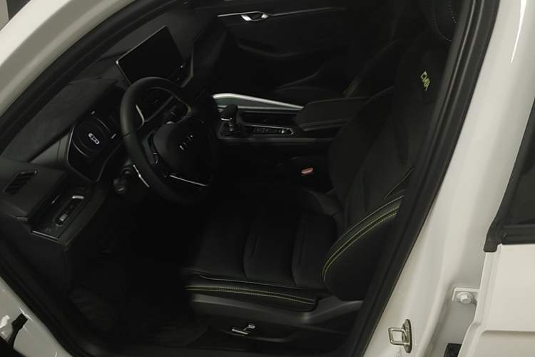 Used Geely Auto Preface 2023 2.0TD Space-Time Edition Left Front Seat
