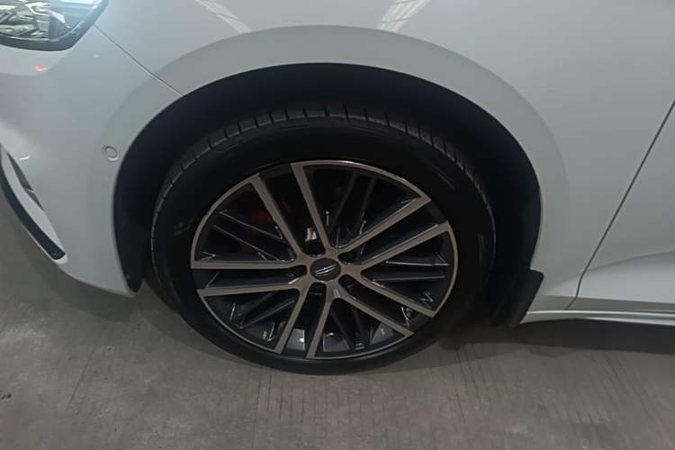 Used Geely Auto Preface 2023 2.0TD Prestige Version Left Front Wheel Hub