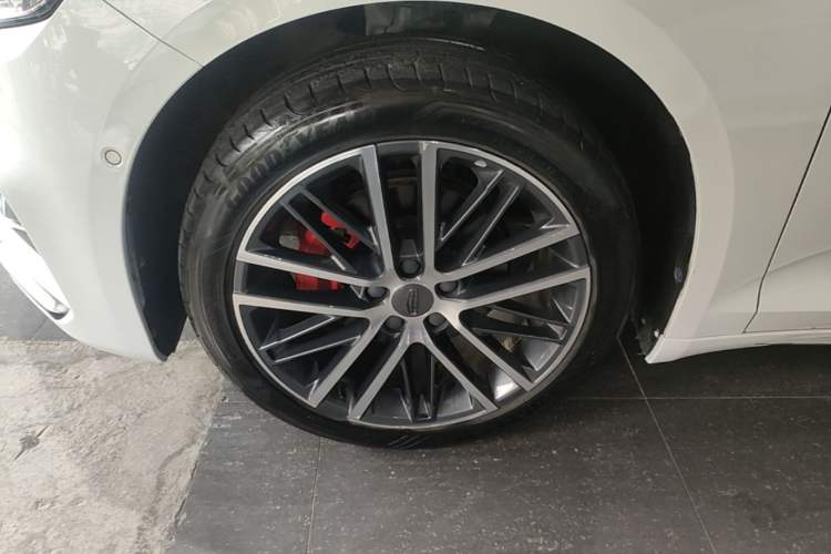 Used Geely Auto Preface 2023 2.0TD Prestige Version Left Front Wheel Hub