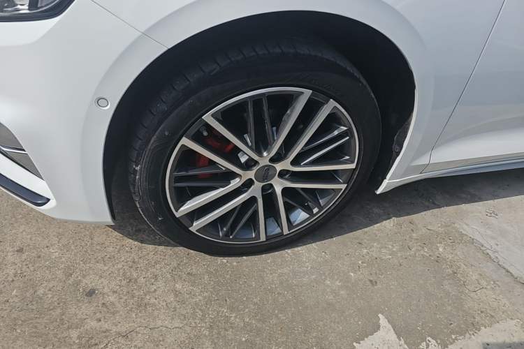Used Geely Auto Preface 2023 2.0TD Prestige Version Left Front Wheel Hub