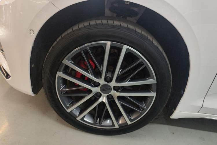 Used Geely Auto Preface 2023 2.0TD Prestige Version Left Front Wheel Hub