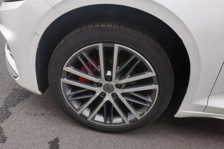Used Geely Auto Preface 2023 2.0TD Prestige Version Left Front Wheel Hub