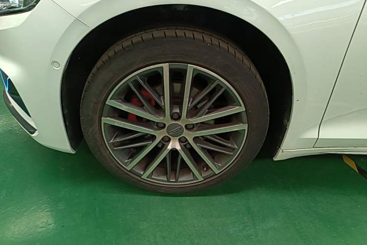 Used Geely Auto Preface 2023 2.0TD Prestige Version Left Front Wheel Hub