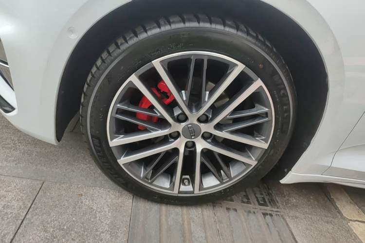 Used Geely Auto Preface 2023 2.0TD Prestige Version Left Front Wheel Hub