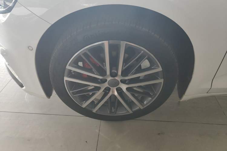 Used Geely Auto Preface 2023 2.0TD Prestige Version Left Front Wheel Hub
