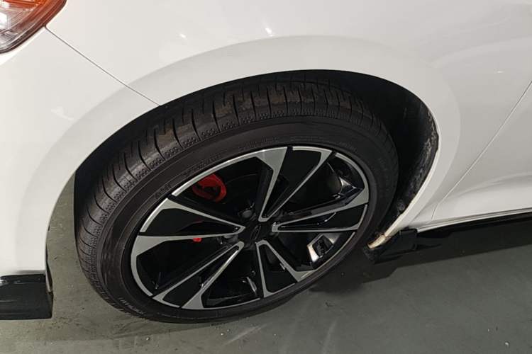 Used Geely Auto Preface 2023 2.0TD Space-Time Edition Left Front Wheel Hub