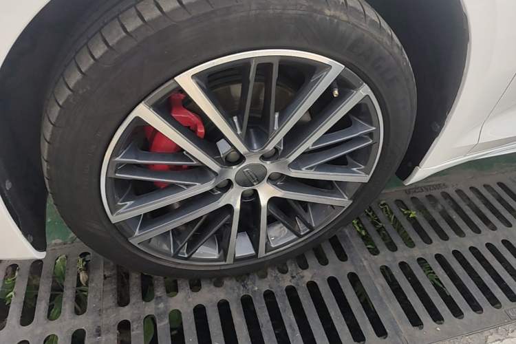 Used Geely Auto Preface 2023 2.0TD Prestige Version Left Front Wheel Hub