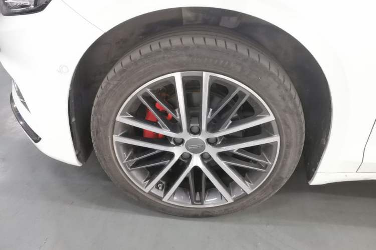 Used Geely Auto Preface 2023 2.0TD Prestige Version Left Front Wheel Hub