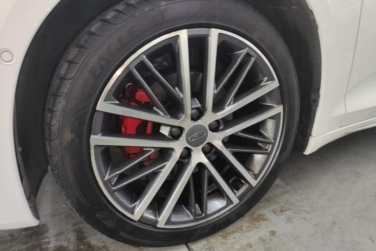 Used Geely Auto Preface 2023 2.0TD Prestige Version Left Front Wheel Hub