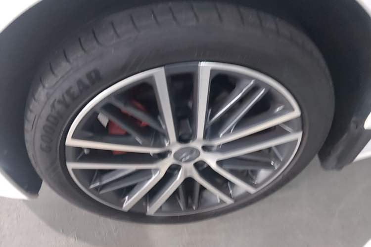 Used Geely Auto Preface 2023 2.0TD Prestige Version Left Front Wheel Hub