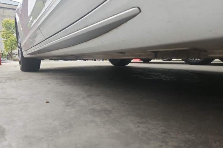 Used Geely Auto Preface 2023 2.0TD Prestige Version Left Side Sill