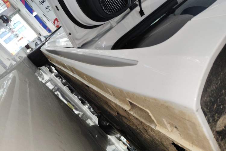Used Geely Auto Preface 2023 2.0TD Prestige Version Left Side Sill