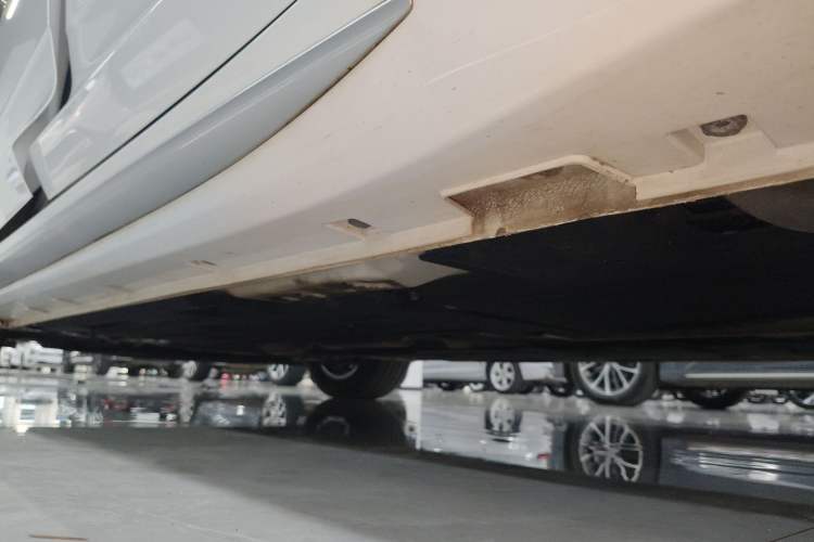 Used Geely Auto Preface 2023 2.0TD Luxury Version Left Side Sill