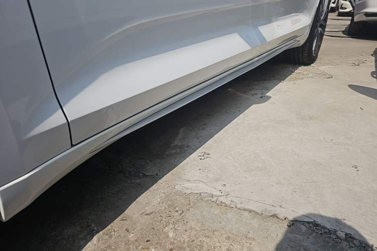 Used Geely Auto Preface 2023 2.0TD Prestige Version Left Side Sill