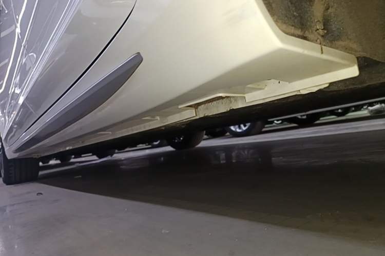 Used Geely Auto Preface 2023 2.0TD Prestige Version Left Side Sill