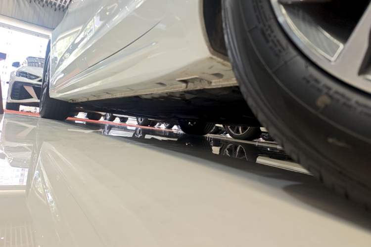 Used Geely Auto Preface 2023 1.5TD Fuyao Version Left Side Sill