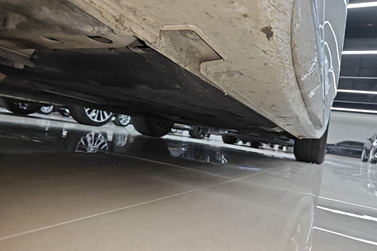Used Geely Auto Preface 2023 2.0TD Luxury Version Left Side Sill