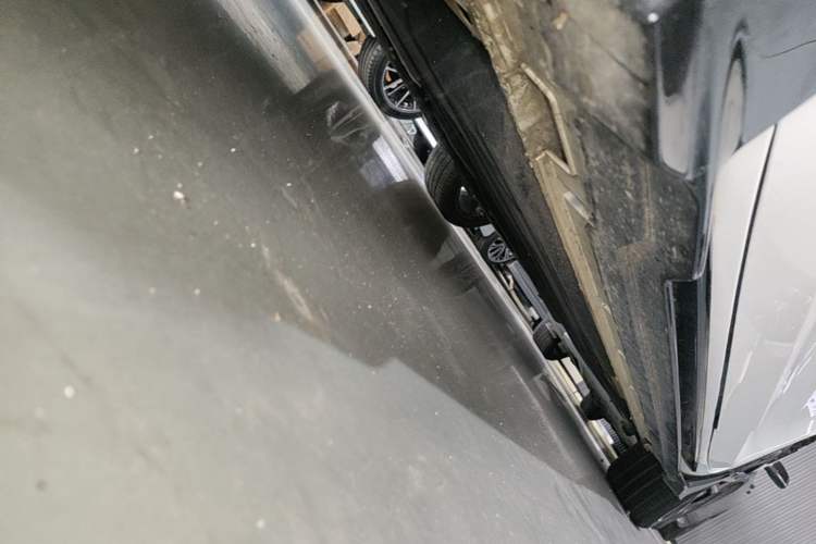 Used Geely Auto Preface 2023 2.0TD Space-Time Edition Left Side Sill