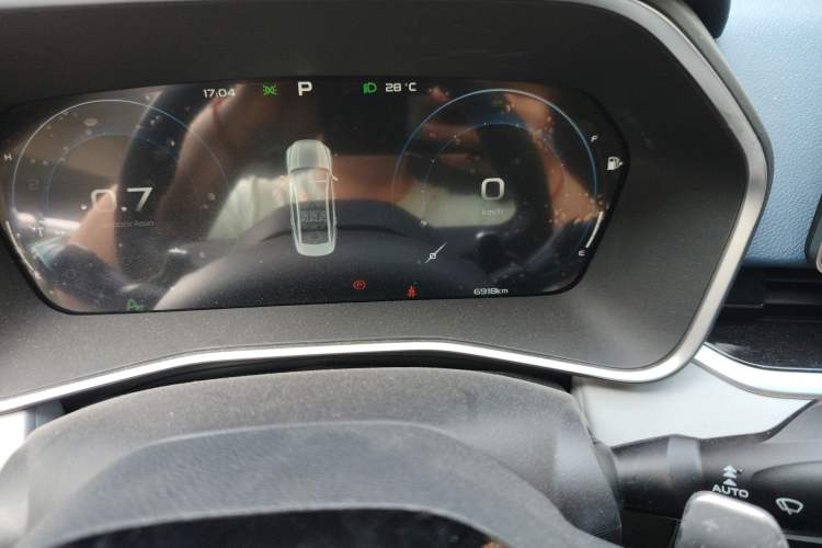 Used Geely Auto Preface 2023 2.0TD Prestige Version Odometer Close Up