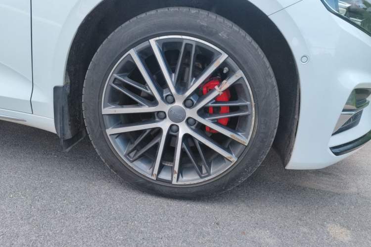 Used Geely Auto Preface 2023 2.0TD Prestige Version Right Front Wheel Hub