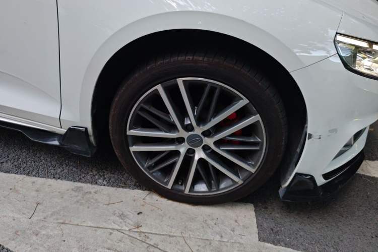 Used Geely Auto Preface 2023 1.5TD Kunlun Edition Right Front Wheel Hub