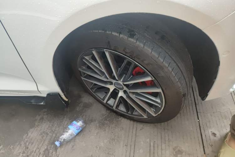 Used Geely Auto Preface 2023 2.0TD Prestige Version Right Front Wheel Hub