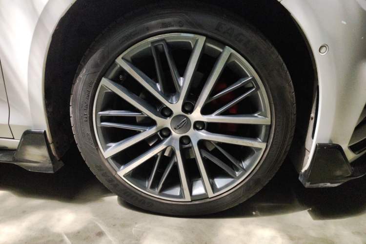 Used Geely Auto Preface 2023 2.0TD "Only This Verdant Green" Edition Right Front Wheel Hub