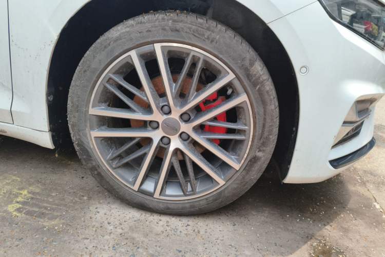 Used Geely Auto Preface 2023 2.0TD Prestige Version Right Front Wheel Hub
