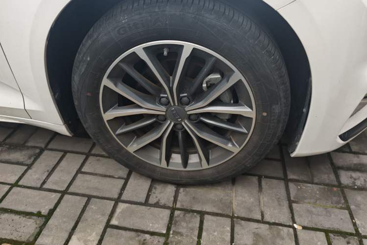 Used Geely Auto Preface 2023 1.5TD Fuyao Version Right Front Wheel Hub