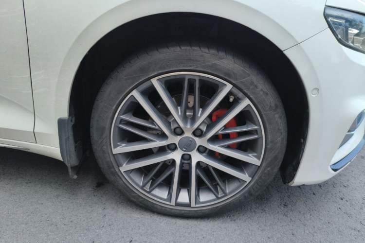 Used Geely Auto Preface 2023 2.0TD Prestige Version Right Front Wheel Hub