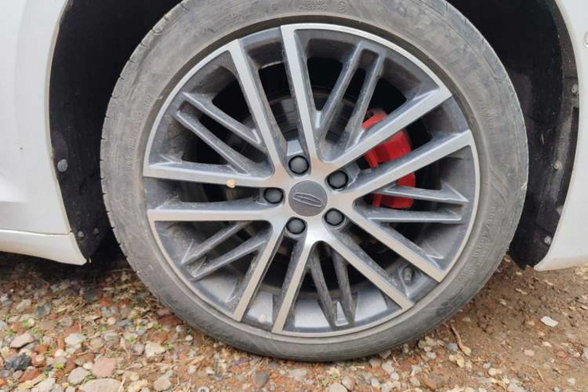 Used Geely Auto Preface 2023 2.0TD Prestige Version Right Front Wheel Hub