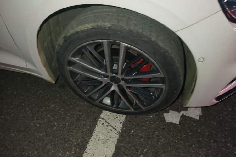 Used Geely Auto Preface 2023 2.0TD Prestige Version Right Front Wheel Hub