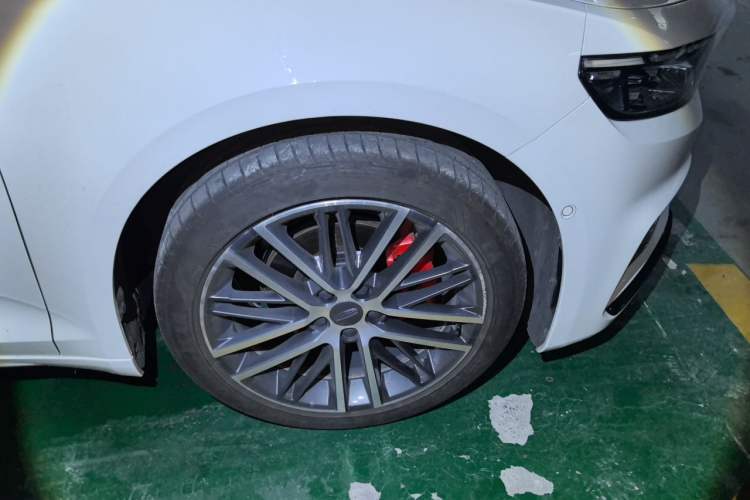 Used Geely Auto Preface 2023 2.0TD Prestige Version Right Front Wheel Hub
