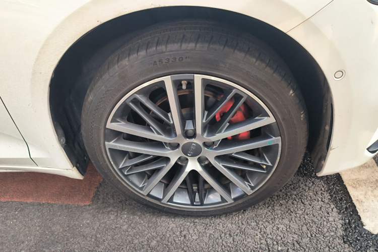 Used Geely Auto Preface 2023 2.0TD Prestige Version Right Front Wheel Hub