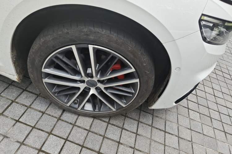 Used Geely Auto Preface 2023 2.0TD Prestige Version Right Front Wheel Hub