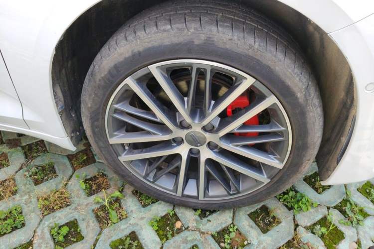 Used Geely Auto Preface 2023 2.0TD Prestige Version Right Front Wheel Hub