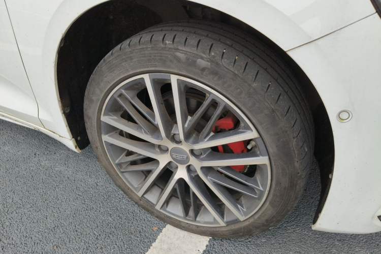 Used Geely Auto Preface 2023 2.0TD Prestige Version Right Front Wheel Hub