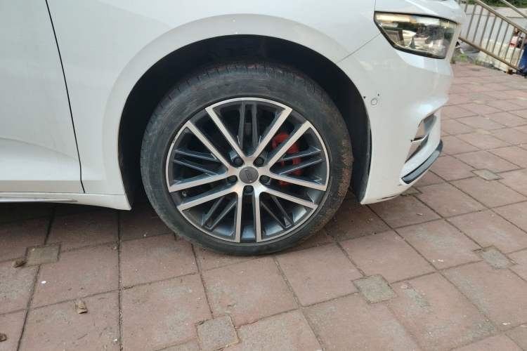 Used Geely Auto Preface 2023 2.0TD Prestige Version Right Front Wheel Hub