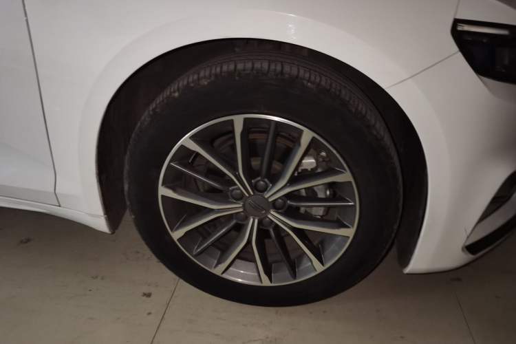 Used Geely Auto Preface 2023 1.5TD Fuyao Version Right Front Wheel Hub