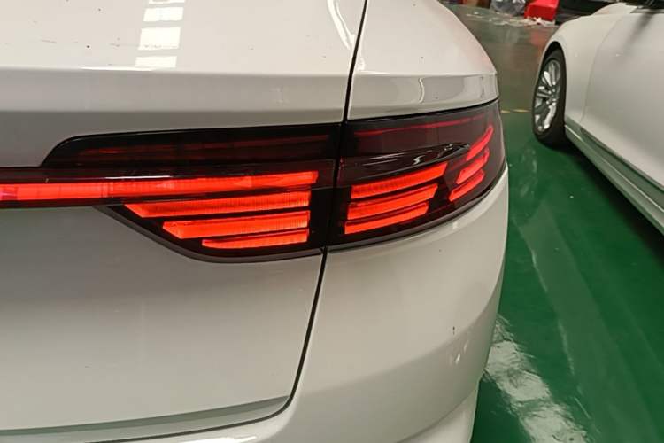 Used Geely Auto Preface 2023 2.0TD Prestige Version Right Rear Taillight
