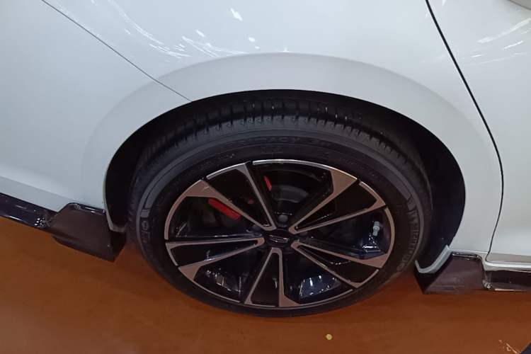 Used Geely Auto Preface 2023 2.0TD Space-Time Edition Right Rear Wheel Hub