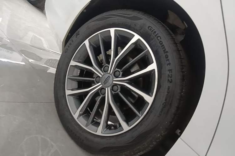 Used Geely Auto Preface 2023 2.0TD Luxury Version Right Rear Wheel Hub