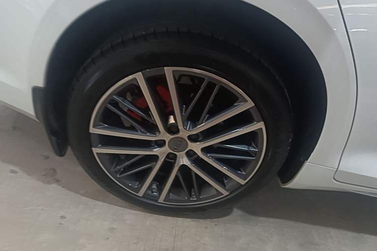 Used Geely Auto Preface 2023 2.0TD Prestige Version Right Rear Wheel Hub
