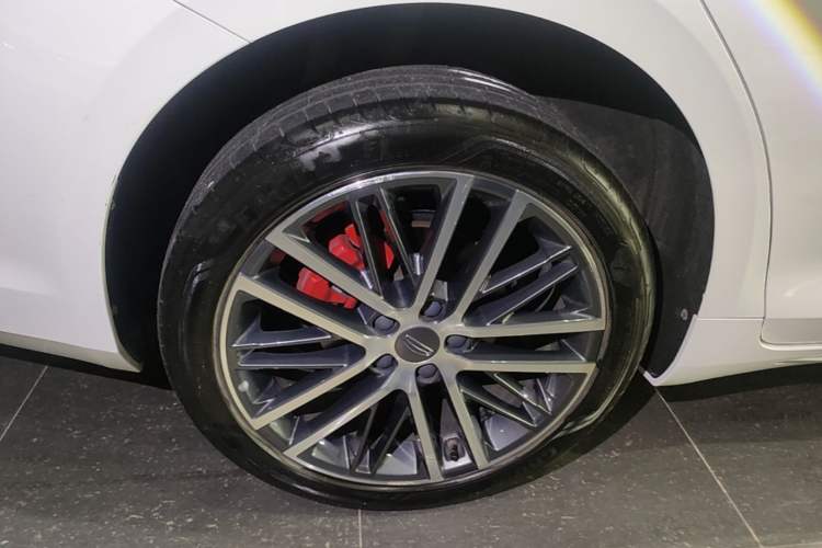 Used Geely Auto Preface 2023 2.0TD Prestige Version Right Rear Wheel Hub