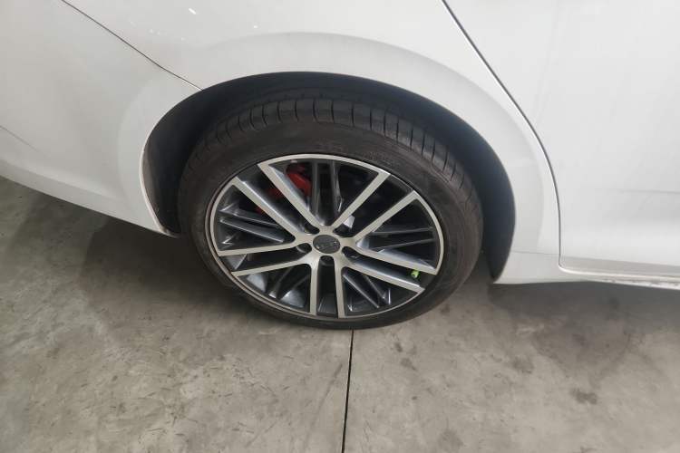 Used Geely Auto Preface 2023 2.0TD Prestige Version Right Rear Wheel Hub
