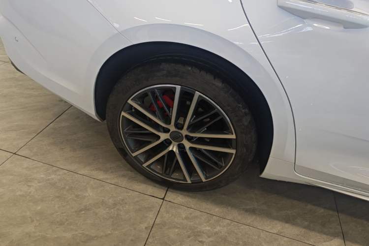 Used Geely Auto Preface 2023 2.0TD Prestige Version Right Rear Wheel Hub